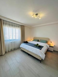 100m2 Gambetta King Bed WiFi240Mbps - 1