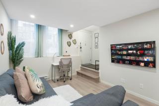 Tropical Caribbean-Themed Cozy Getaway - King Bed-Free Parking - 3