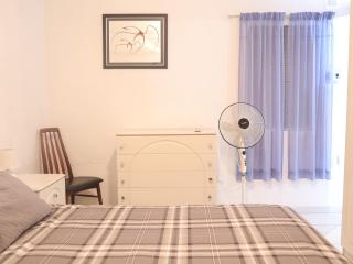 Charming Apartment Steps From the Sea - 6