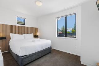 Central Wanaka Escape - Views of Lake and Mountains - 9