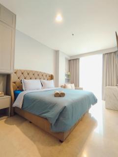 Art Deco Lux Apartment with Mountain View - 3