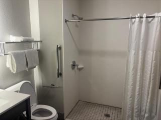 Red Roof Inn & Suites Tomah - 8