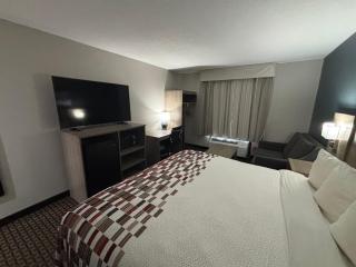 Red Roof Inn & Suites Tomah - 5