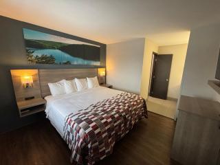 Red Roof Inn & Suites Tomah - 2