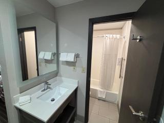 Red Roof Inn & Suites Tomah - 4