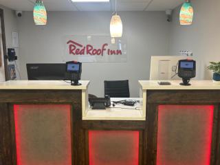 Red Roof Inn & Suites Tomah - 9