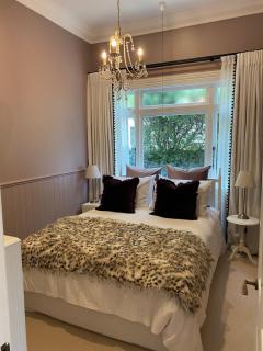 Seapoint Cottage, Luxury Accommodation - 7
