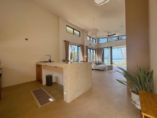 Beach front villa - 2