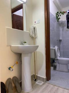 Cozy 1 Bedroom With Lift, Parking and Security - 4