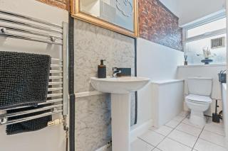 Modern 2-Bed flat NG7 Near QMC & Universities Long Stays Welcome - 6