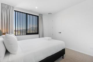 Modern Wanaka Escape with Panoramic Mt Roy Views - 5