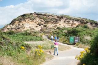 Relaxing Coastal Flat, Perfect Location - 6