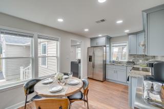 Walk to Leesburg Historic District Family Retreat - 3