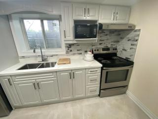 Adorable private 2 bedroom basement unit - Toronto - 7