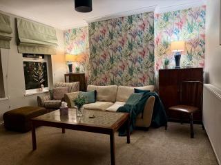 The Lily•Central Beeston•Private Apartment•SmartTV•Free Wi-Fi•Tram• - 0