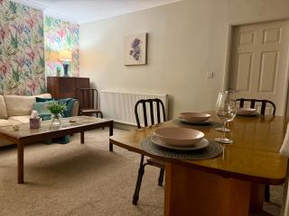 The Lily•Central Beeston•Private Apartment•SmartTV•Free Wi-Fi•Tram• - 9