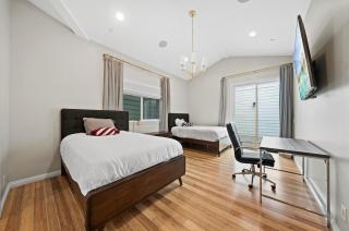 Modern Luxe Villa Pool Rooftop Paradise - 8