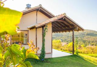 Pousada Gaya - Chalés estilo campestre com vista do pôr do sol - 0