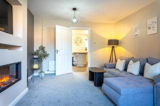 Eden House Luxury 3 Bedroom 6 Sleeper Home Near NEC and Birmingham Airport - 1