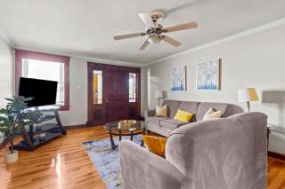 Spacious 3BR Parking Pet-Friendly - 4