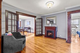 Spacious 3BR Parking Pet-Friendly - 6