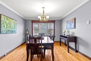 Spacious 3BR Parking Pet-Friendly - 2