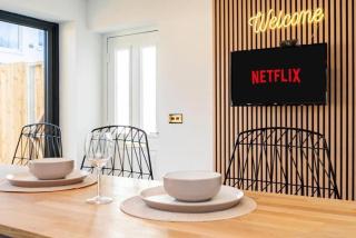 Lux Home Contractors, Parking,Long Stay Saver! - 9