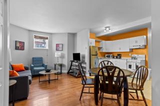 Modern 2BR Wi-Fi TV Off-Street - 5