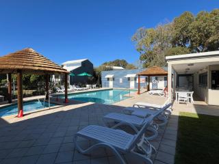 Footprints Seaside Villa Oasis with Pool & Wi-Fi - Preston Beach - 7