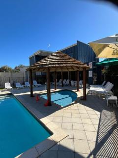 Footprints Seaside Villa Oasis with Pool & Wi-Fi - 3