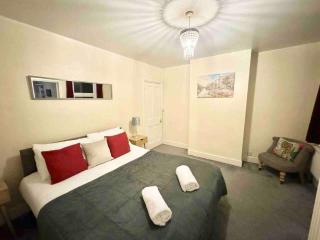 Canterbury City Retreat -2 Bedroom Home - 5