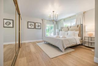 Cozy Modern Haven w Soothing Ambience & Pool - 7