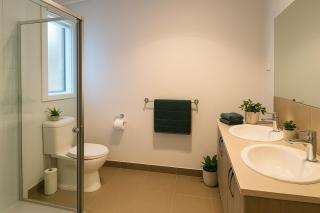 Coastal and City Getaway in Armstrong Creek - 6