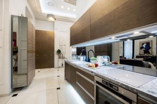 Magnificent 3BR w Balcony by the Parliament - 1
