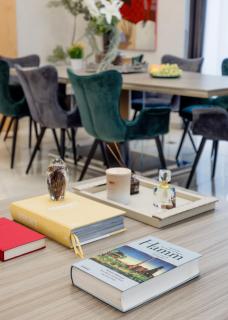 Magnificent 3BR w Balcony by the Parliament - 3