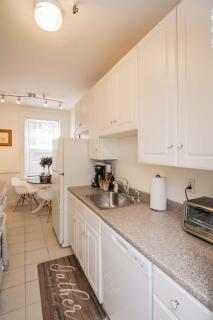 Sun-filled Unit, Elevator, Pool, Boston College - 5