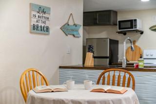 Cozy 1BR • Courtyard + Shared Deck - 8