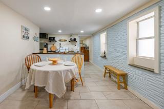 Cozy 1BR • Courtyard + Shared Deck - 1