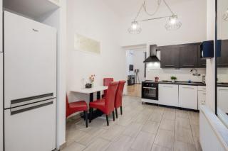 Dohany Synagogue Elegant 2BR 2BATH & Balcony - 3