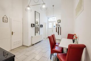 Dohany Synagogue Elegant 2BR 2BATH & Balcony - 5