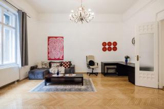 Dohany Synagogue Elegant 2BR 2BATH & Balcony - 5