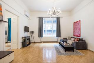 Dohany Synagogue Elegant 2BR 2BATH & Balcony - 8