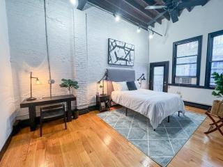 Expansive Back Bay Loft, Sleeps 4, 1B1B - 4