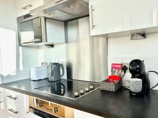 Bright York City Centre 2-Bed Apartment with View - 4
