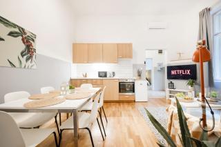 Most Central Budapest Home - 2 min to NewYork Cafe - 1