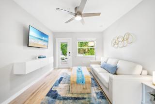 Siesta Key, Heated Pool, Dock on Lagoon, Turtle Beach 1 mile and Crescent Beach 2 miles, 1bdr - 7