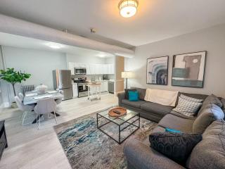 Spacious 3Bed, 2Bath, Near Hospitals & Transports - 9