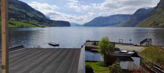 Grodås Lake View Apartment - 0