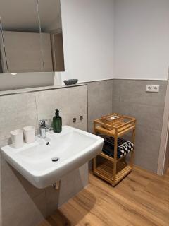 Leni Vacation Rental - 4