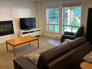 Sumas Mountain basement suite - 8